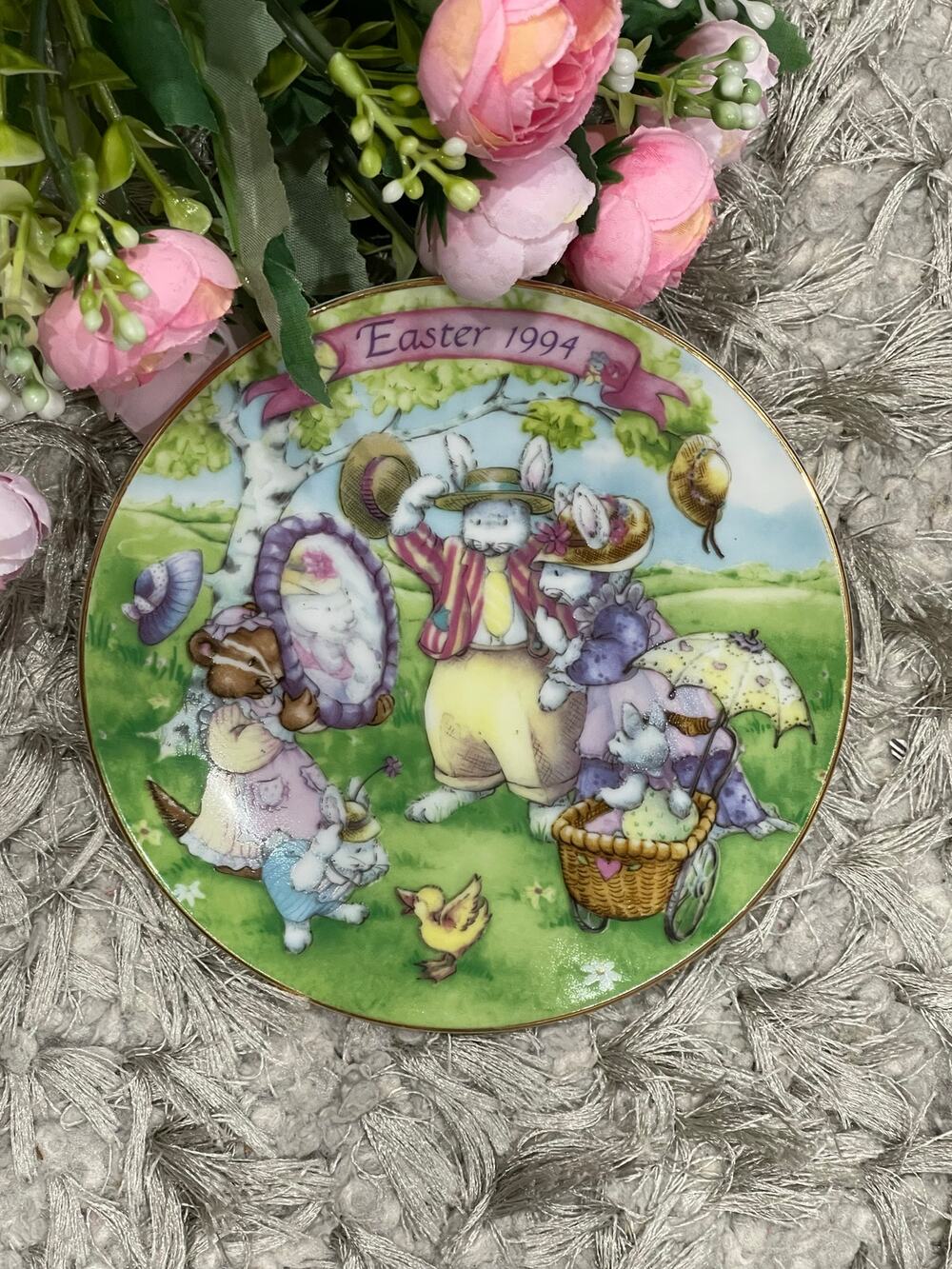 Avon Collectibles All Dressed Up Easter Plate NIB 22K Gold Trim